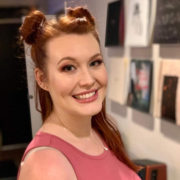 Meet your Posher, Courtney - Picture 3 of 3